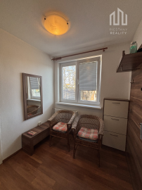 Štýlové bývanie v prestížnej časti Topoľčian - veľký pozemok, tichá ulica a výborný stav