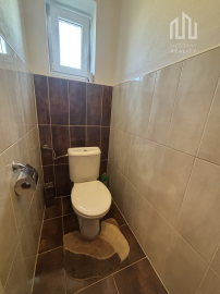 Štýlové bývanie v prestížnej časti Topoľčian - veľký pozemok, tichá ulica a výborný stav