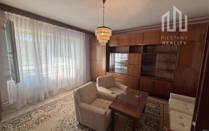 Štýlové bývanie v prestížnej časti Topoľčian - veľký pozemok, tichá ulica a výborný stav