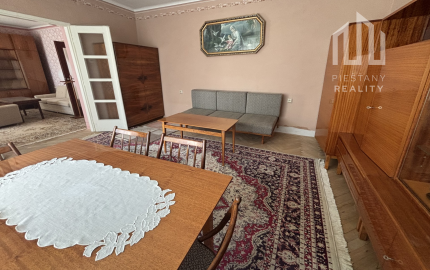 Štýlové bývanie v prestížnej časti Topoľčian - veľký pozemok, tichá ulica a výborný stav