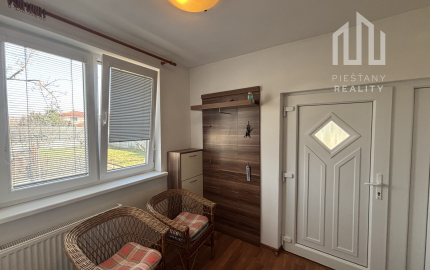 Štýlové bývanie v prestížnej časti Topoľčian - veľký pozemok, tichá ulica a výborný stav