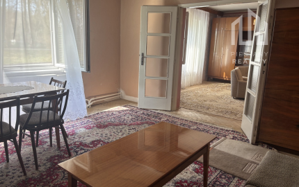 Štýlové bývanie v prestížnej časti Topoľčian - veľký pozemok, tichá ulica a výborný stav