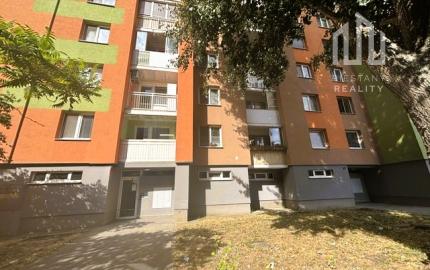 Priestranný 2-izbový byt s loggiou - okamžité bývanie alebo výborná investícia