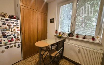 Priestranný 2-izbový byt s loggiou - okamžité bývanie alebo výborná investícia