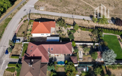 Rodinný dom s garážou, ideálnym pozemkom a potenciálom podkrovia