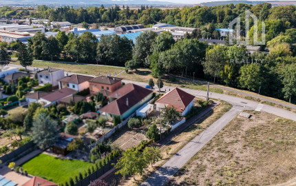 Rodinný dom s garážou, ideálnym pozemkom a potenciálom podkrovia