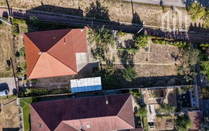 Rodinný dom s garážou, ideálnym pozemkom a potenciálom podkrovia