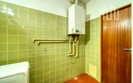 Veľký 3-izbový byt s loggiou, balkónom, garážou a záhradkou