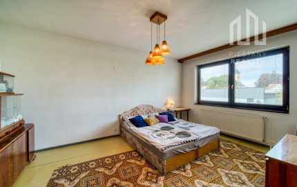 Veľký 3-izbový byt s loggiou, balkónom, garážou a záhradkou