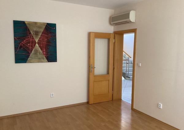 *TOP PONUKA* 7i RD vhodný aj ako sídlo firmy v exkluzívnej lokalite Piešťan