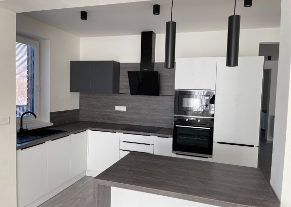 Na prenájom veľký 3-izbový byt 108m2+terasa, Piešťany-Banka