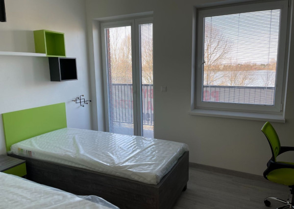 Na prenájom veľký 3-izbový byt 108m2+terasa, Piešťany-Banka