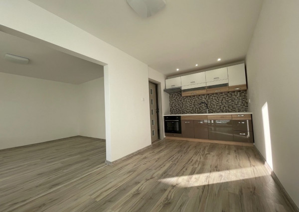 Na prenájom 3-izbový byt pri Kocke,  Piešťany