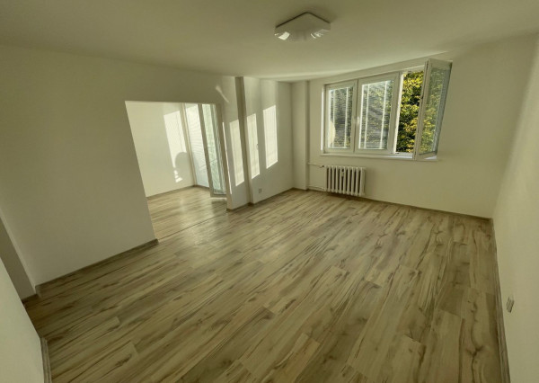 Na prenájom 3-izbový byt pri Kocke,  Piešťany