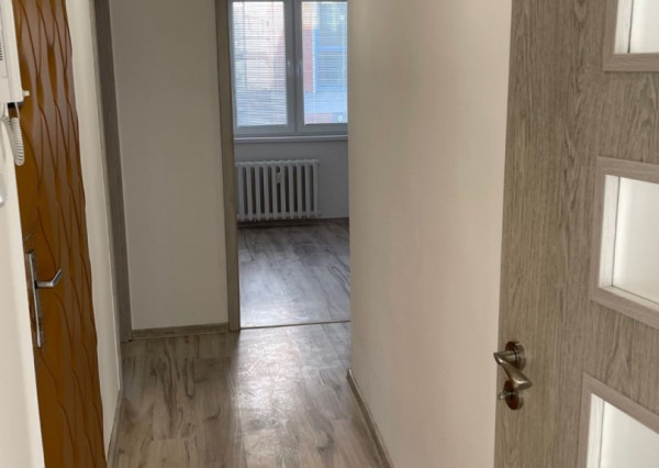 Na prenájom 3-izbový byt pri Kocke,  Piešťany