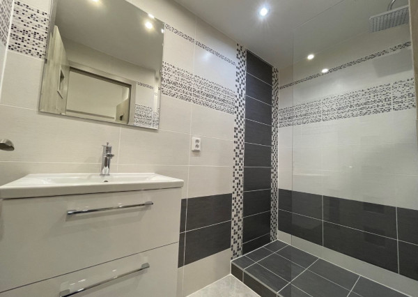 Na prenájom 3-izbový byt pri Kocke,  Piešťany