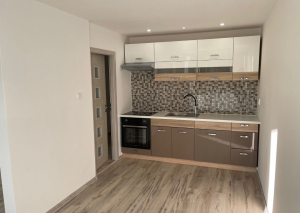 Na prenájom 3-izbový byt pri Kocke,  Piešťany