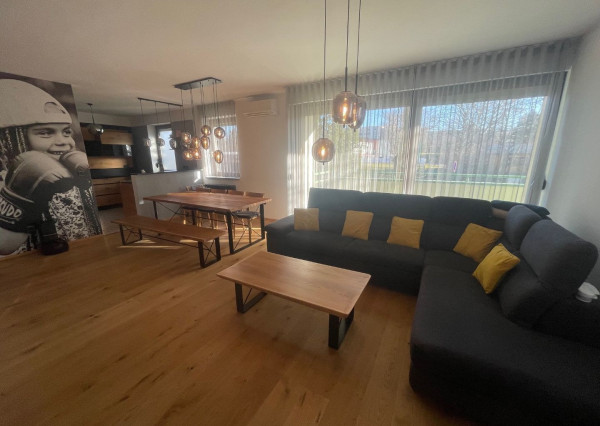 2 parkovacie miesta  V CENE BYTU! 3-izbový byt 110m2 pri parku, Stromová ul. Piešťany