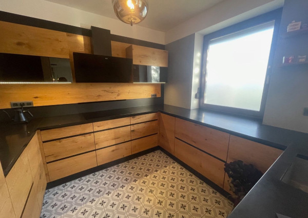 2 parkovacie miesta  V CENE BYTU! 3-izbový byt 110m2 pri parku, Stromová ul. Piešťany