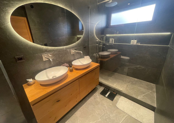 2 parkovacie miesta  V CENE BYTU! 3-izbový byt 110m2 pri parku, Stromová ul. Piešťany