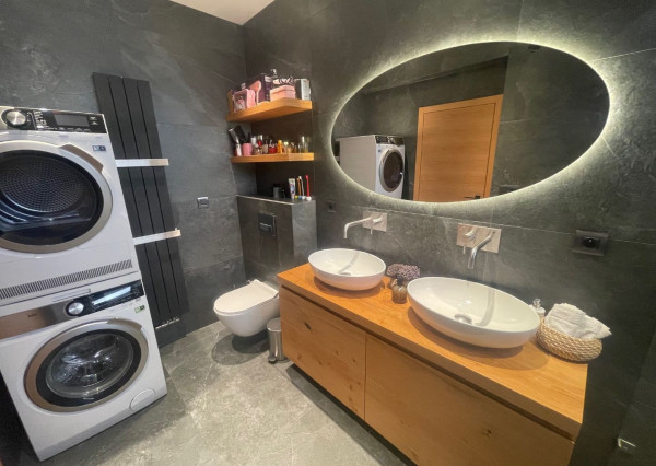 2 parkovacie miesta  V CENE BYTU! 3-izbový byt 110m2 pri parku, Stromová ul. Piešťany