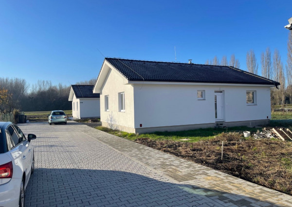 POSLEDNÝ ZO 4 DOMOV  Na predaj  novostavba RD, Dubovany