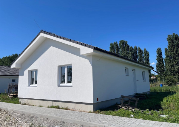 POSLEDNÝ ZO 4 DOMOV  Na predaj  novostavba RD, Dubovany
