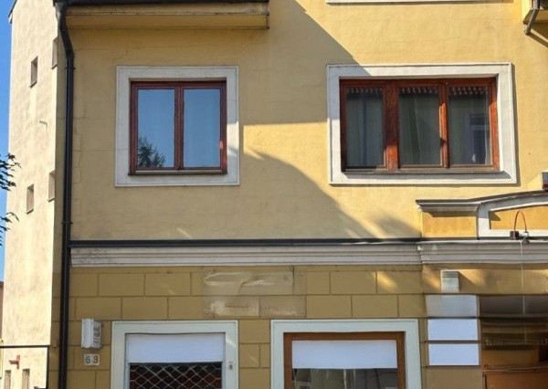 *VÝRAZNÁ ZĽAVA* nehnuteľnosť v centre Piešťan * vysoký potenciál výnosu z prenájmu