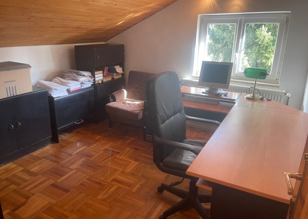 *NA PRENÁJOM* kancelárie v RD, samostatný byt a vínna pivnica v centre PIEŠŤAN