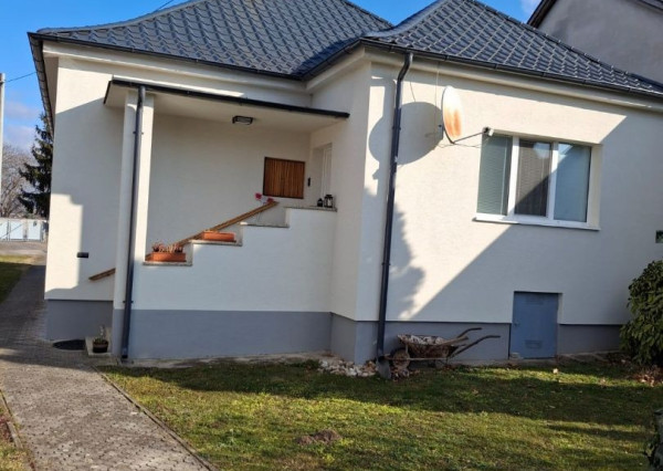 *Na predaj* 4i RD v obci Banka pri Piešťanoch