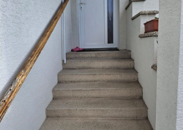 *Na predaj* 4i RD v obci Banka pri Piešťanoch