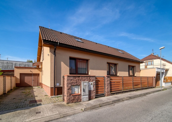 Skvelá lokalita - na predaj rodinný dom, Piešťany