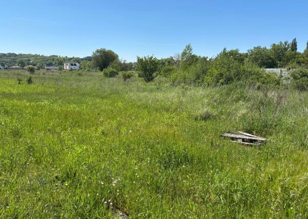 Stavebný pozemok v blízkosti golfového ihriska a kúpeľov Piešťany