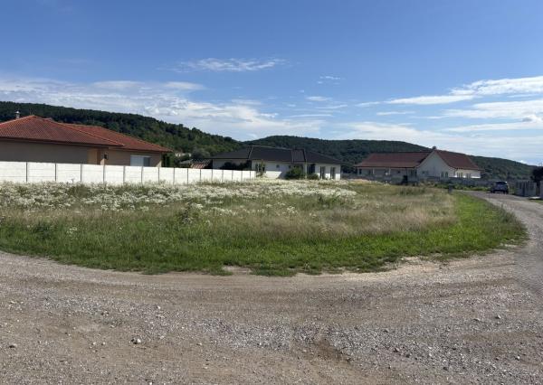 *Na predaj* pozemok v obci Sokolovce v novovybudovanej lokalite