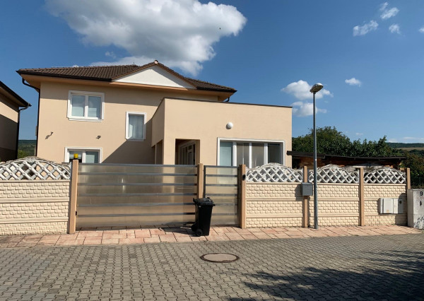 *NOVÁ CENA* rodinný dom s dušou* – 7 izieb, terasa, súkromie