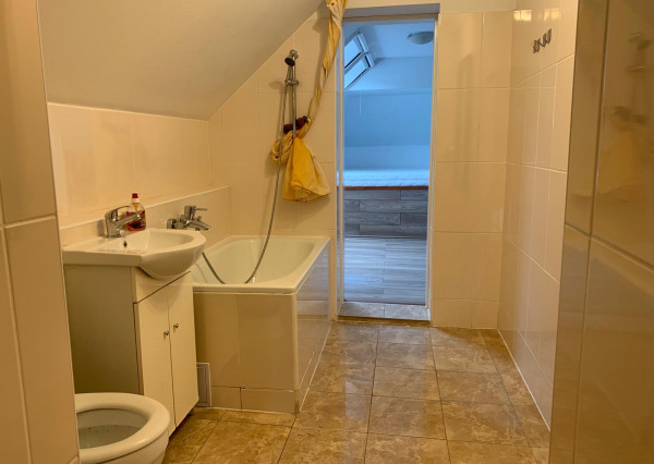 *NOVINKA* RD v Banke s pozemkom 728 m2 + 2izb. byt so samostatným vstupom