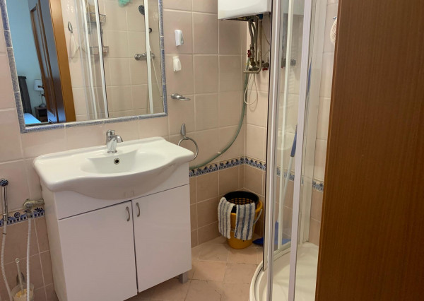 *NOVINKA* RD v Banke s pozemkom 728 m2 + 2izb. byt so samostatným vstupom