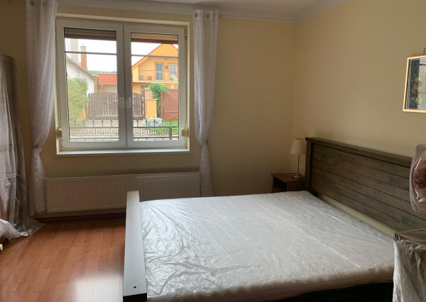 *NOVINKA* RD v Banke s pozemkom 728 m2 + 2izb. byt so samostatným vstupom