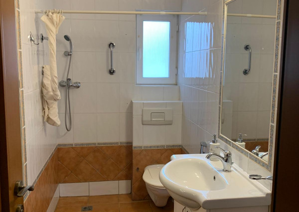 *NOVINKA* RD v Banke s pozemkom 728 m2 + 2izb. byt so samostatným vstupom