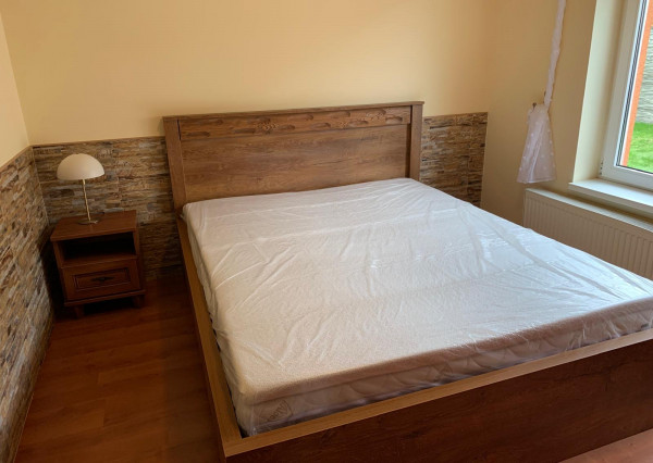 *NOVINKA* RD v Banke s pozemkom 728 m2 + 2izb. byt so samostatným vstupom