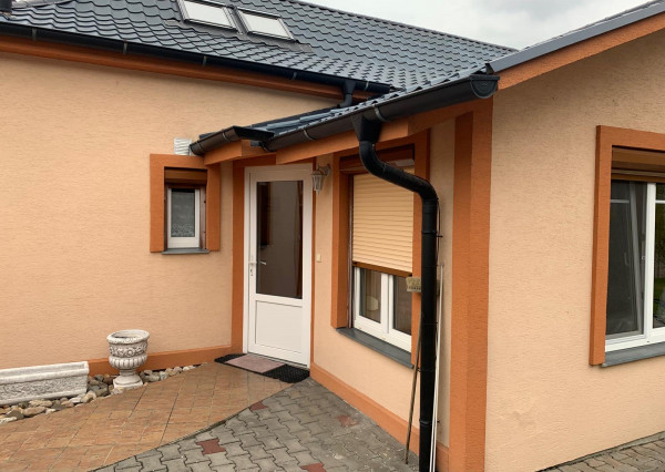 *NOVINKA* RD v Banke s pozemkom 728 m2 + 2izb. byt so samostatným vstupom