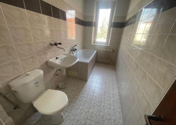 Ubytovanie priamo v centre Piešťan - samostatný 4-izbový byt v RD