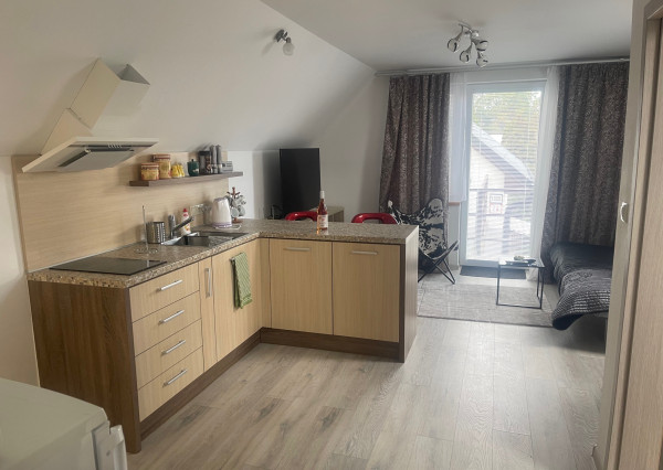 Na prenájom 2-izbový byt v dome takmer v centre, Piešťany