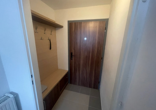 Na prenájom 2-izbový byt v dome takmer v centre, Piešťany