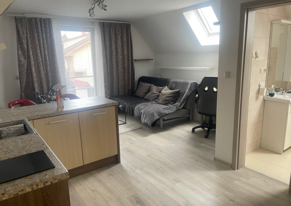 Na prenájom 2-izbový byt v dome takmer v centre, Piešťany