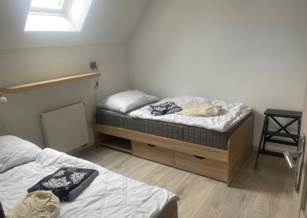 Na prenájom 2-izbový byt v dome takmer v centre, Piešťany