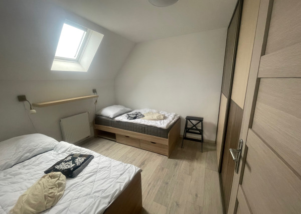 Na prenájom 2-izbový byt v dome takmer v centre, Piešťany