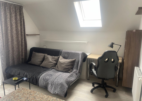 Na prenájom 2-izbový byt v dome takmer v centre, Piešťany