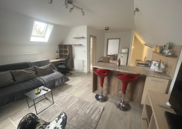 Na prenájom 2-izbový byt v dome takmer v centre, Piešťany