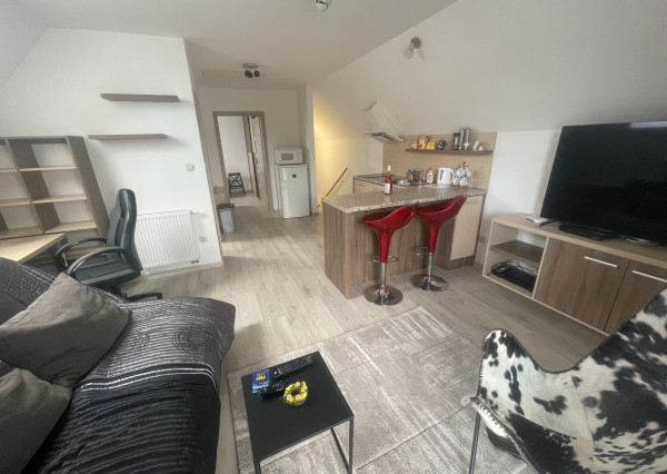 Na prenájom 2-izbový byt v dome takmer v centre, Piešťany